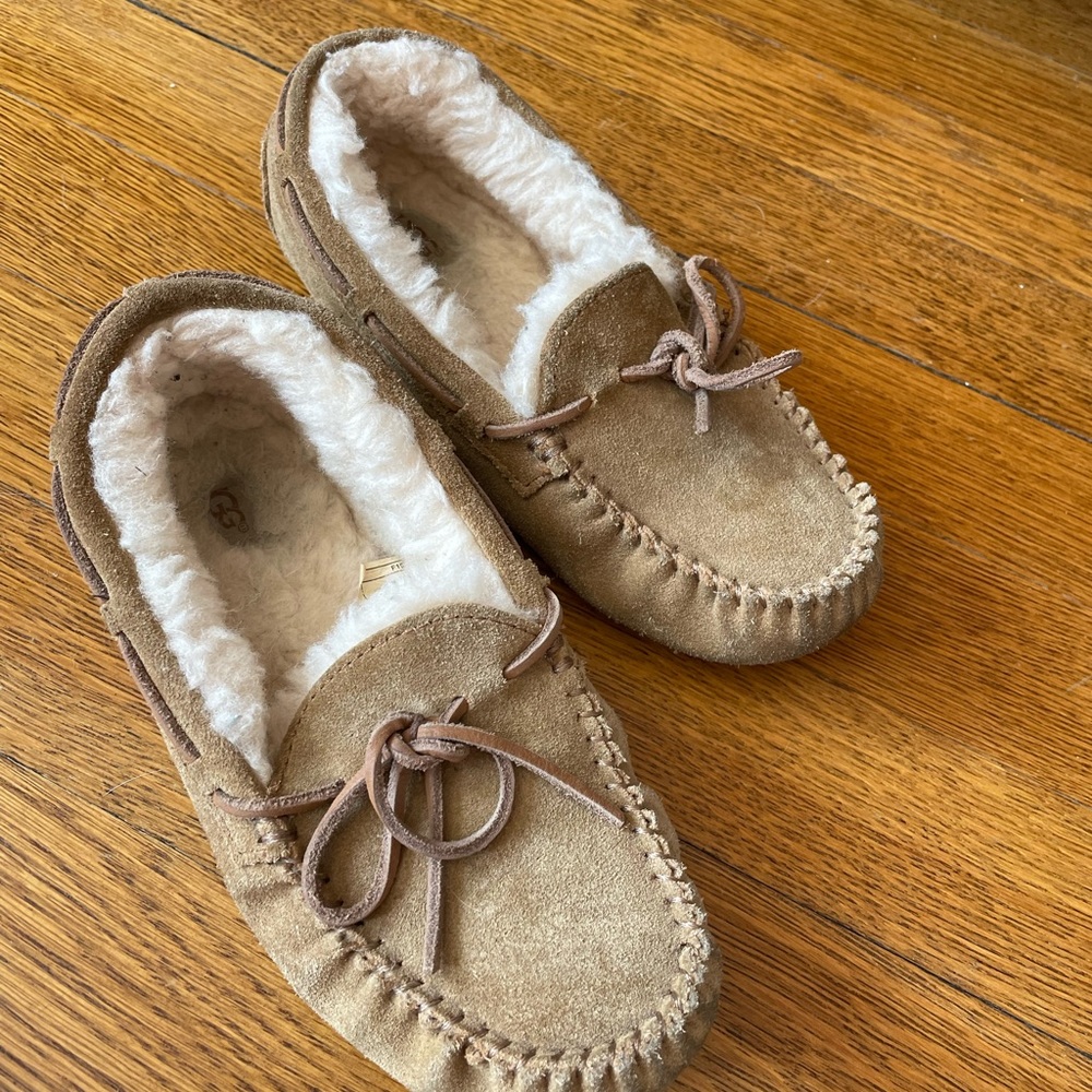 UGG kids slippers size 3